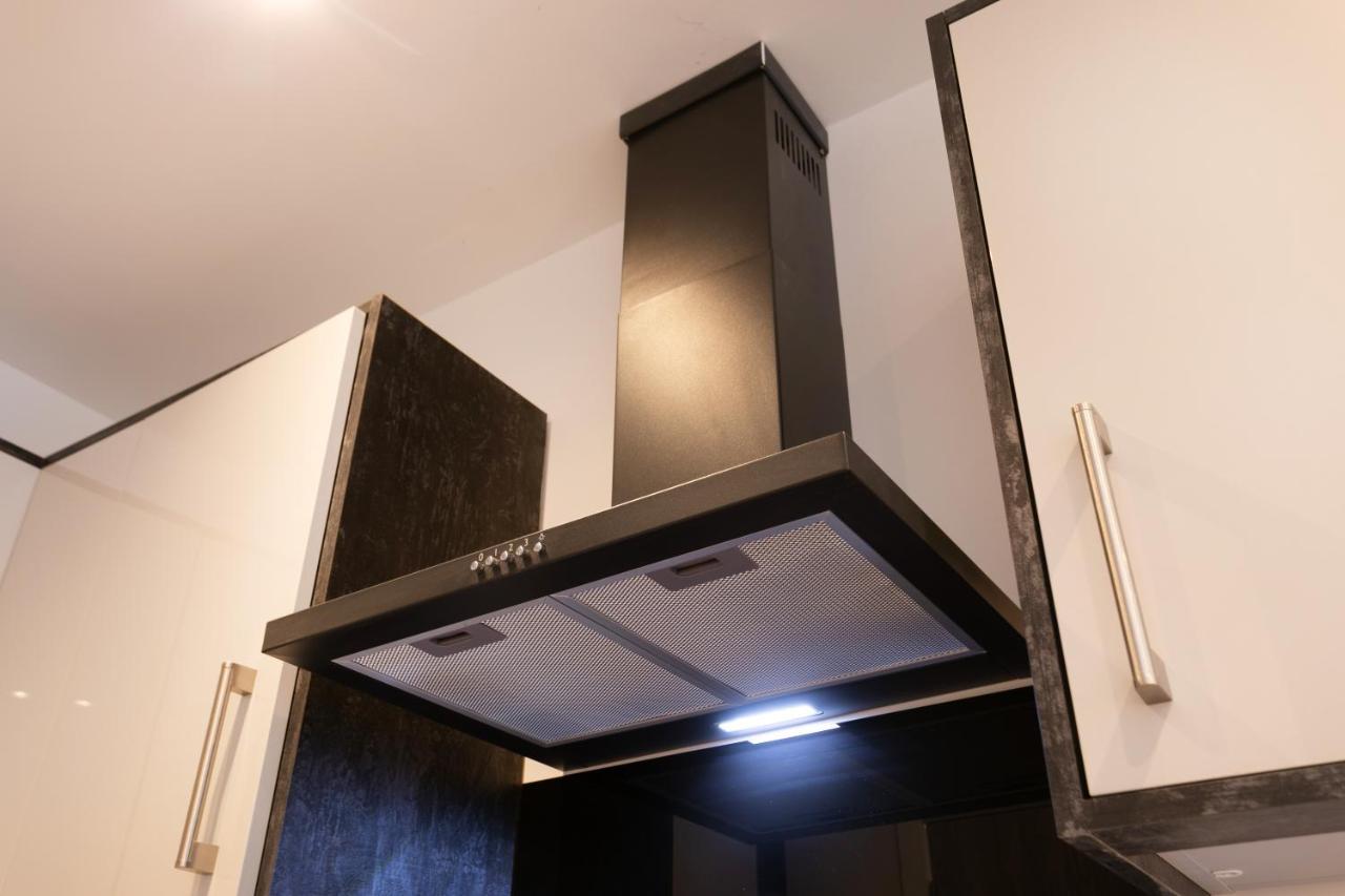 Hoemli Smart City Centre Apartment لايستر المظهر الخارجي الصورة