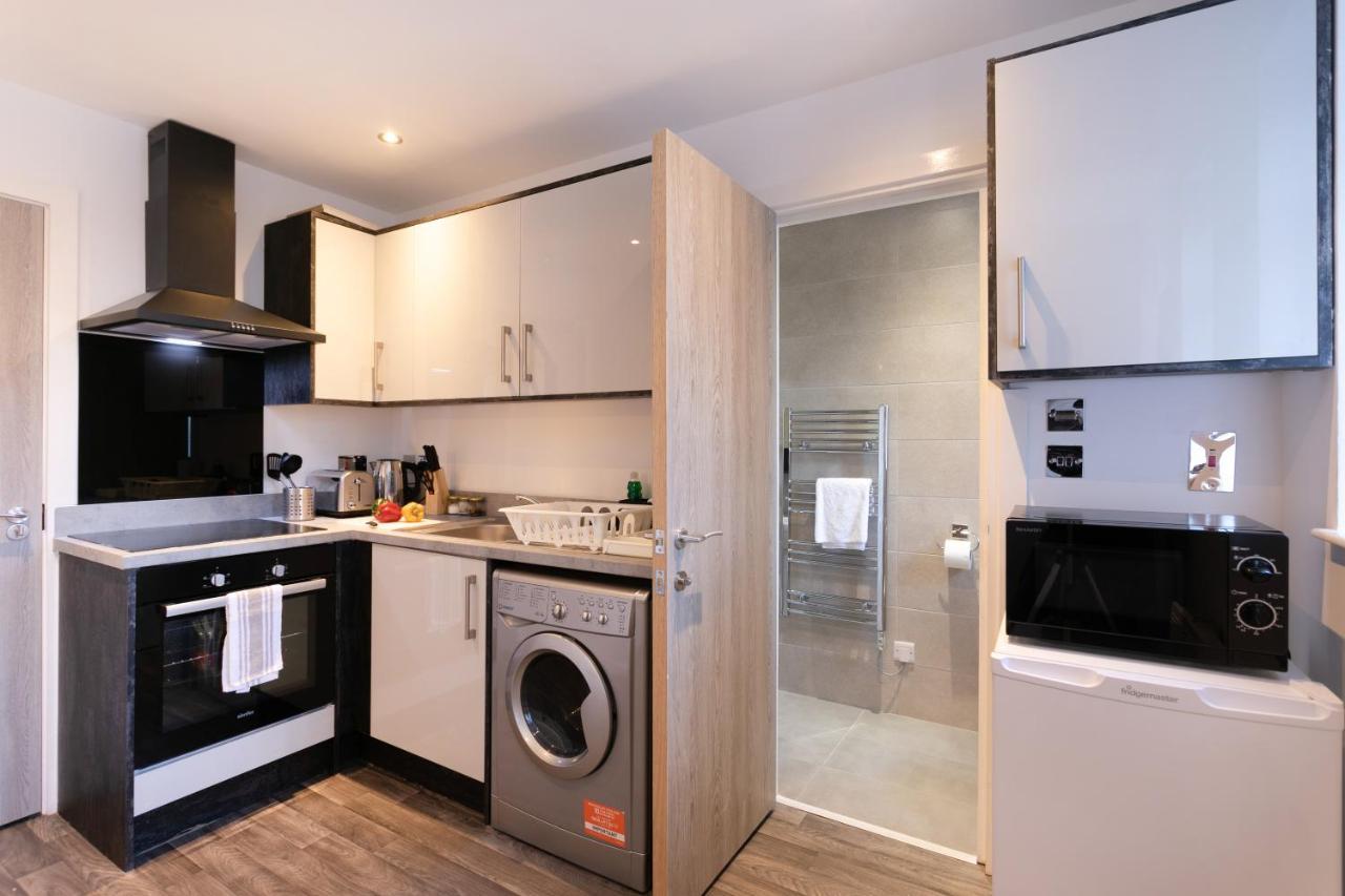 Hoemli Smart City Centre Apartment لايستر المظهر الخارجي الصورة
