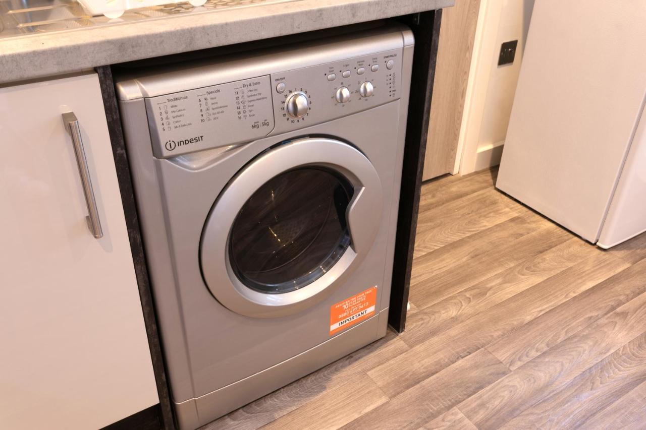 Hoemli Smart City Centre Apartment لايستر المظهر الخارجي الصورة